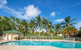The Trinidad -Pool & Parking
